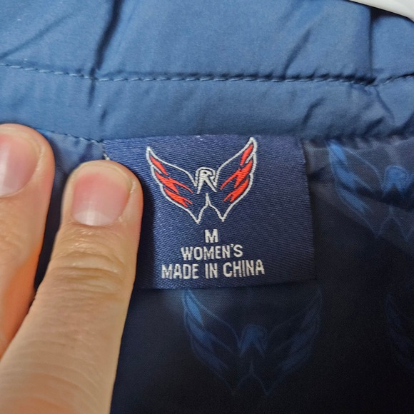 Washington Capitals Vest Women's‎ Medium NHL Puffer Lightweight Embroidered - Picture 5 of 9